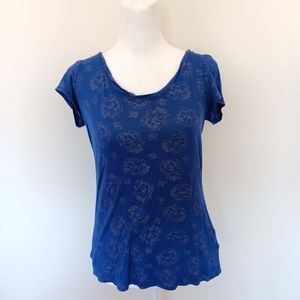 blue rock and republic shirt w/ silver skull and fleur de lis detailing